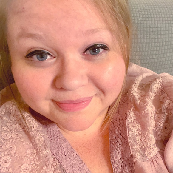 Meet your Posher, Jessica - Picture 1 of 1